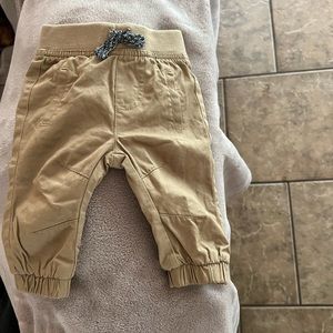 Newborn khaki Joggers